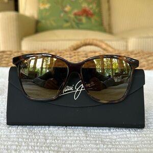 Maui Jim brand new sunglasses style liquid sunshine